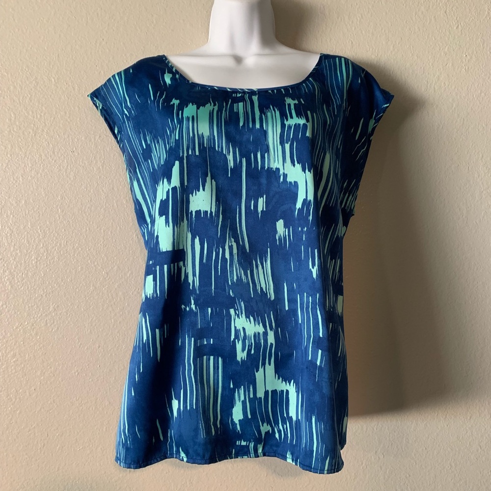 Outback Red Sleeveless Top (Size L)